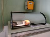 un rouleau de papier posé sur un four grille-pain