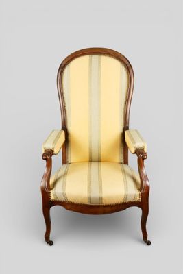 Fauteuil de style Voltaire en bois naturel garni d'un tissu …