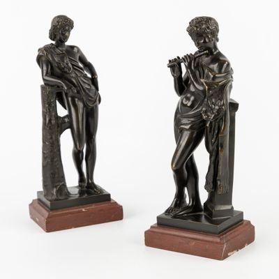 paire de figurines en bronze représentant un homme et une femme