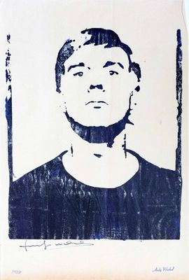 une image représentant un homme, peinte en bleu et blanc