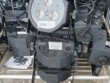 une image montrant un ensemble d'équipements électriques posés sur un rack métallique