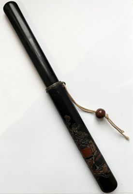 ETUI MUZO ZUTSU en bois laqué noir à décor de bouquets de pi…