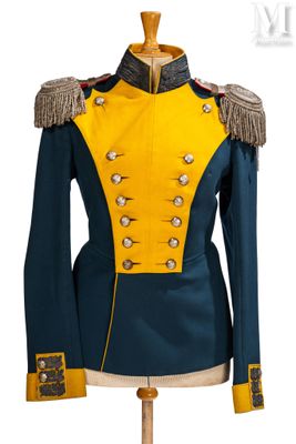 uniforme d'officier militaire sur un mannequin