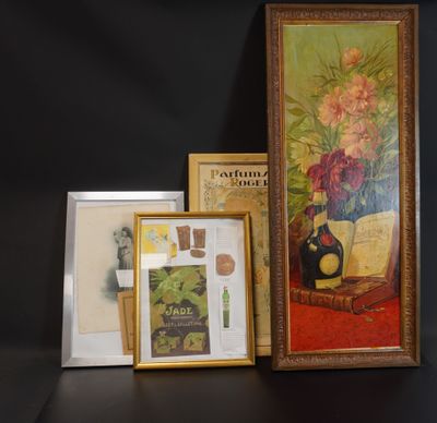 une photo d'une photo représentant un vase de fleurs et une photo d'un vase de fleurs posé sur une table