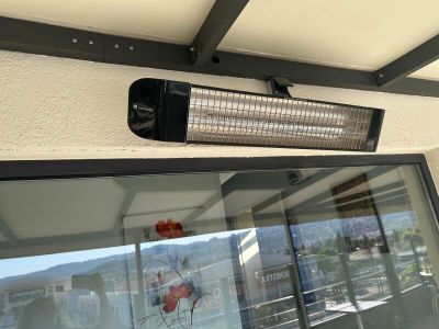 une photo d'un radiateur sur la façade d'un immeuble