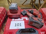 de nombreux outils qui se trouvent dans une boîte rouge