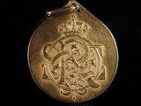 l'image d'une pièce d'or ornée d'une couronne