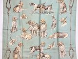 une image représentant une écharpe ornée de chiens