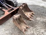 a close up of the front end of a bulldozer