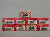 six boîtes de trains miniatures empilées les unes sur les autres