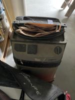 Une girafe de marque FLEX avec son aspirateur de marque FEST… (photo 2)