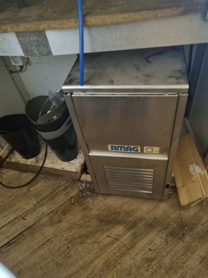 a small machine that is sitting in the corner of a room