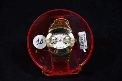 une montre qui se trouve dans un récipient en verre