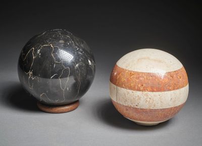Suite de deux sphères En pierre dure - Photo 1
