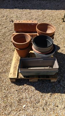 TVA RECUPERABLE SUR CE LOT Ensemble : Pots de fleurs, différ…