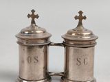 deux salières et poivrières en argent ornées de croix