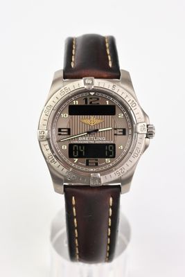 un gros plan d'une montre-bracelet à affichage numérique