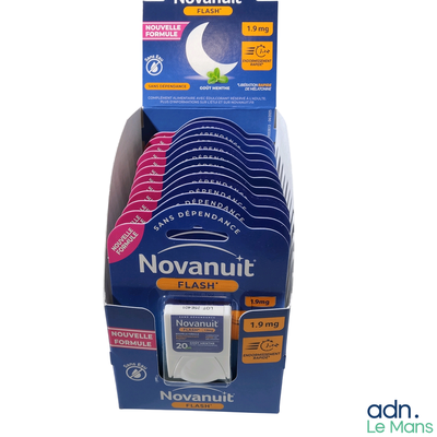 un présentoir contenant plusieurs paquets de cigarettes « Nownut Flash »