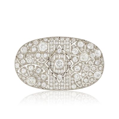 une bague Art déco en diamants et or blanc