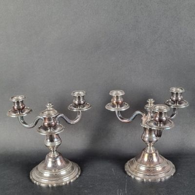 paire de chandeliers en métal argenté