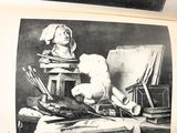 deux photos en noir et blanc représentant un chat et un ours en peluche