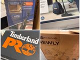 quatre images différentes représentant une boîte contenant un aspirateur et une boîte contenant un aspirateur sans fil