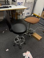 1 table de préparation en stratifié gris et métal laqué gris… (photo 3)