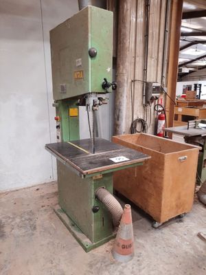 a machine that is sitting on a table in a room
