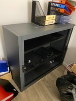 Un mobilier de bureau en mélaminé façon bois, avec plateau d… (photo 3)