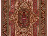 un tapis rouge et vert orné d'un motif en médaillon