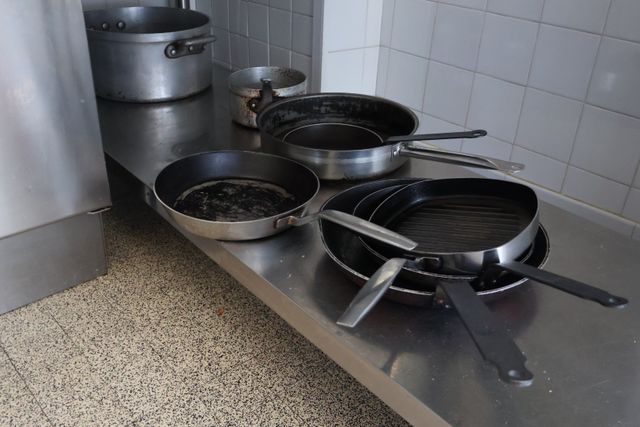 Rondeau, passoire, bac gastro, poêles, petits ustensiles
