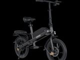 une image représentant un scooter électrique noir sur fond noir