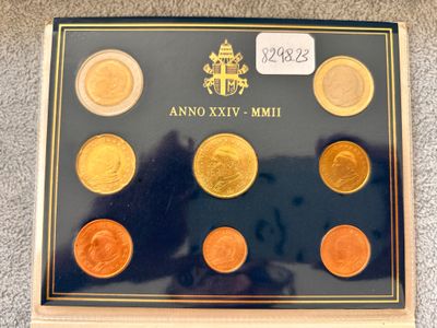 une image représentant une boîte de pièces de monnaie sur laquelle est apposée une étiquette