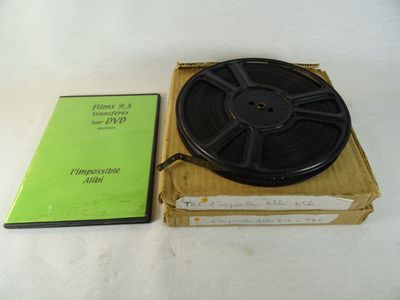 un tourne-disque et un DVD dans une boîte