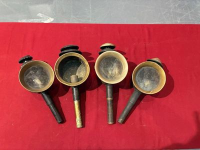 4 lanternes de voiture, en l'état (manque une vitre)