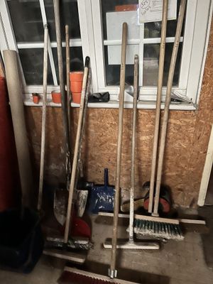 a lot of tools that are sitting on the floor