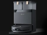 un gros plan d'une machine à café posée sur une surface noire