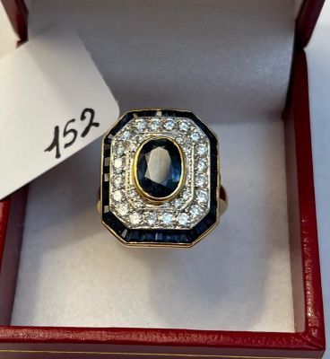 Bague entourage 2 ors, sertie d’un beau saphir bleu, ovale ~…