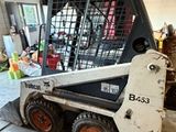 a picture of a forklift in a garage