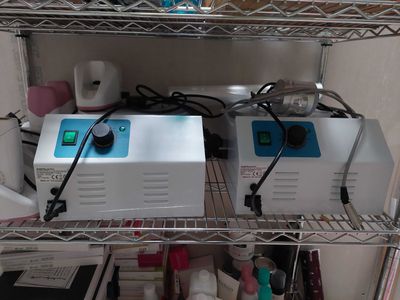 two machines that are sitting on a shelf in a room