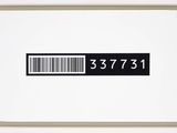 une photo d'une photo d'un code-barres accroché au mur