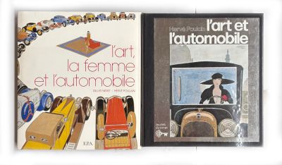 deux livres posés sur une table