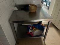 1 table en inox en 80 adossable sans entretoise
