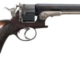 un vieux revolver sur fond blanc, avec un fond blanc