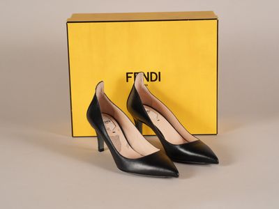 Escarpins Fendi en cuir noir à bout pointu