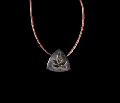 Mauboussin Pendentif or jaune/bois (rameau feuillagé) et cor… - Photo 1