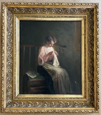 une peinture à l'huile représentant une femme assise sur une chaise en train de lire un livre