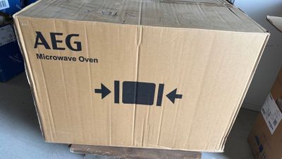 un carton posé sur une palette
