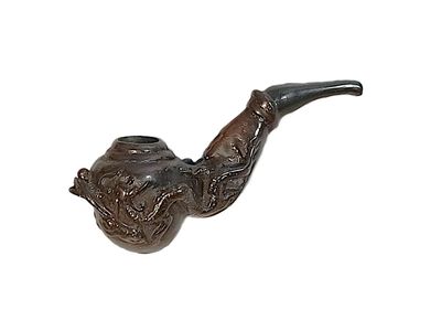 Petite Pipe d'une seul "morceau"? en bois sculpté d'une pers…
