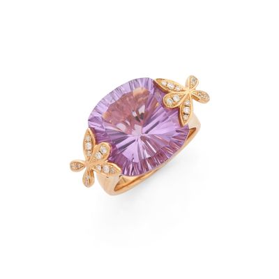 BAGUE ornée en son centre d'une améthyste de 15 carats envir…